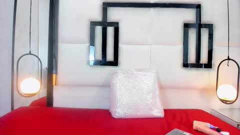 SERENA WILD online show from November 16, 2025, 5:02 am