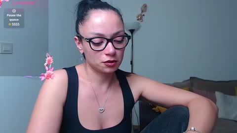 SereneSophi online show from January 31, 2025, 8:01 pm