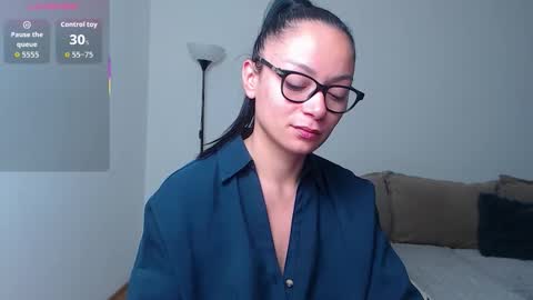 SereneSophi online show from December 3, 2025, 2:41 am