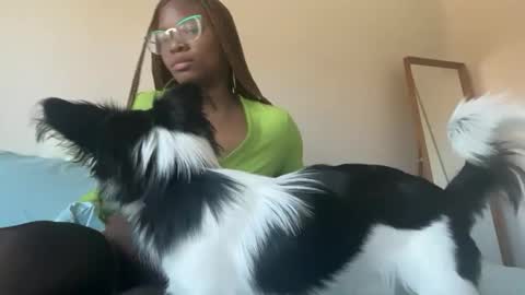 Snapshot of serenitybee chatting on November 18, 2025, 3:49 pm Serenity Bee online show from November 18, 2025, 3:49 pm