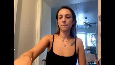 Snapshot of serenityroseee chatting on May 4, 2026, 10:50 pm serenityroseee online show from May 4, 2026, 10:50 pm