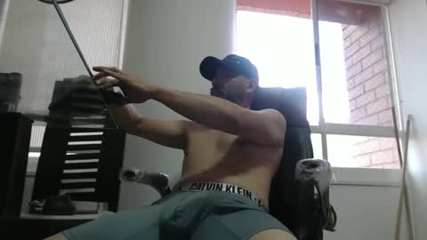 hetero serio discreto online show from December 22, 2025, 9:34 pm