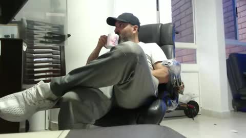 hetero serio discreto online show from March 16, 2026, 11:09 pm