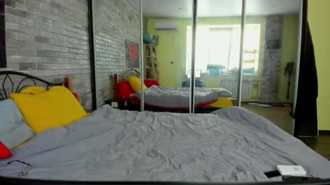 VIOLA online show from June 14, 2026, 4:36 am