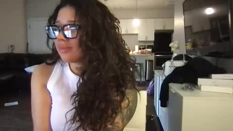 Snapshot of servexely chatting on February 9, 2026, 7:29 pm servexely online show from February 9, 2026, 7:29 pm