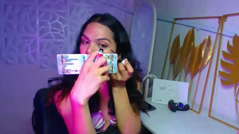 Bella online show from November 30, 2025, 9:13 am