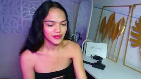 Bella online show from December 16, 2025, 1:10 am