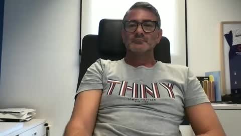 sesamechris92 online show from September 15, 2025, 4:29 pm