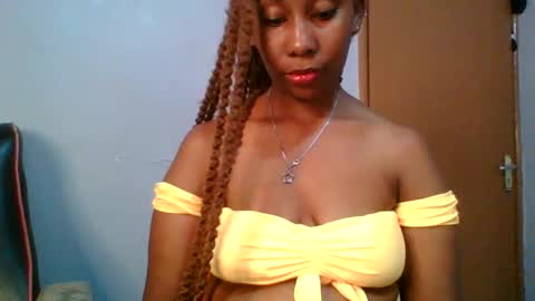 Snapshot of sexie_curvie chatting on February 1, 2025, 12:47 pm Maggie online show from February 1, 2025, 12:47 pm