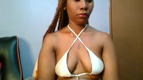 Snapshot of sexie_curvie chatting on February 2, 2025, 3:43 am Maggie online show from February 2, 2025, 3:43 am