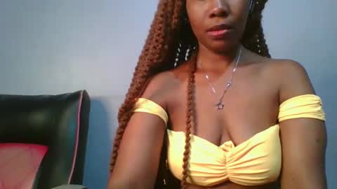 Snapshot of sexie_curvie chatting on February 6, 2025, 1:27 am Maggie online show from February 6, 2025, 1:27 am