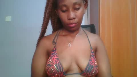 Snapshot of sexie_curvie chatting on February 6, 2025, 4:31 am Maggie online show from February 6, 2025, 4:31 am