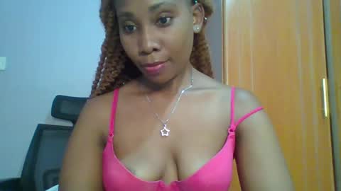 Snapshot of sexie_curvie chatting on February 7, 2025, 7:29 am Maggie online show from February 7, 2025, 7:29 am