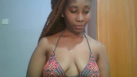 Snapshot of sexie_curvie chatting on February 9, 2025, 3:01 pm Maggie online show from February 9, 2025, 3:01 pm