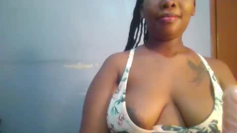 Snapshot of sexie_curvie chatting on October 10, 2025, 6:12 am Maggie online show from October 10, 2025, 6:12 am