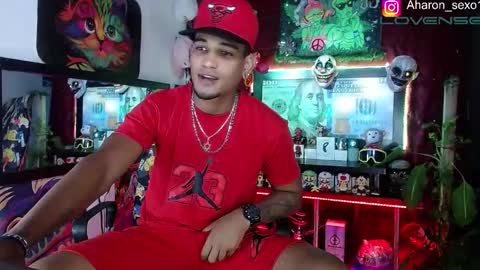 Aharon  ravelo online show from November 19, 2025, 3:17 am