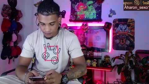 Aharon  ravelo online show from February 8, 2026, 3:32 am