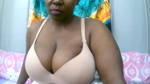 sexxi_ebony online show from November 24, 2025, 5:18 am