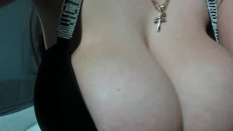 Snapshot of sexxymeriemm chatting on December 25, 2024, 12:05 am sexxymeriemm online show from December 25, 2024, 12:05 am