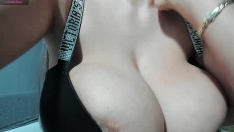 Snapshot of sexxymeriemm chatting on January 6, 2025, 5:06 pm sexxymeriemm online show from January 6, 2025, 5:06 pm