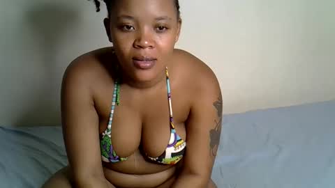 sexxythea_ online show from October 8, 2025, 6:05 pm