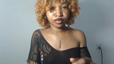 sexy_bluey247 online show from April 16, 2026, 2:29 pm