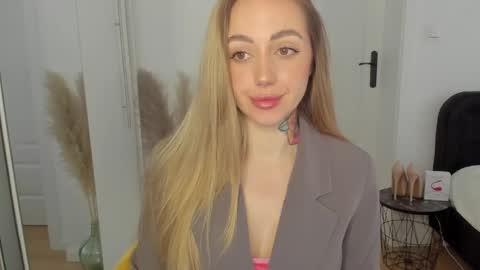 C o r a l i e online show from February 2, 2025, 2:34 pm