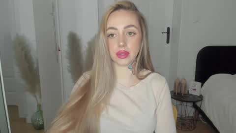 C o r a l i e online show from February 19, 2025, 4:33 pm