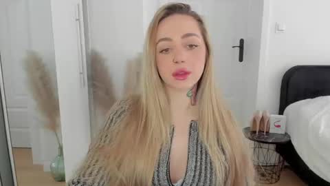 C o r a l i e online show from March 8, 2025, 7:27 am