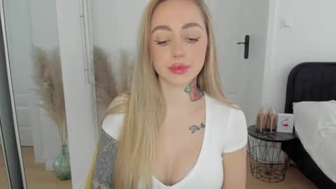 C o r a l i e online show from March 9, 2025, 2:21 pm