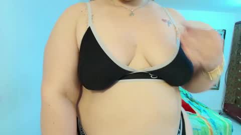 Snapshot of sexy_curvi chatting on February 10, 2025, 11:02 pm karla instagram online show from February 10, 2025, 11:02 pm
