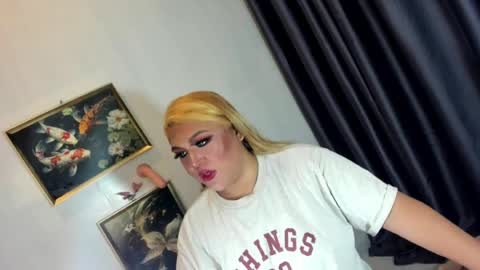 sexy_ellaine online show from August 4, 2026, 3:03 pm
