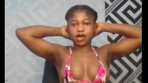 Snapshot of sexy_floral chatting on October 16, 2025, 9:21 am Angela online show from October 16, 2025, 9:21 am
