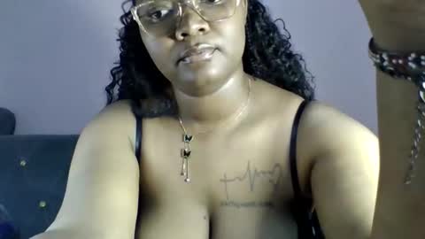 Snapshot of sexy_helle chatting on April 21, 2026, 3:24 am sexy_helle online show from April 21, 2026, 3:24 am