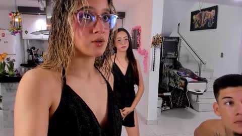 WENDY  MAX  AND VICKY online show from March 24, 2026, 4:06 am