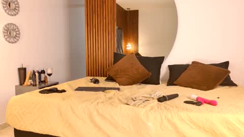 Dafne online show from December 19, 2025, 5:36 am