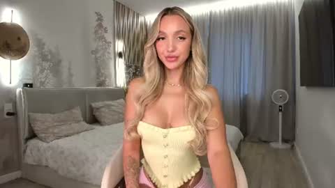 sexy_leksy online show from August 7, 2026, 5:37 pm