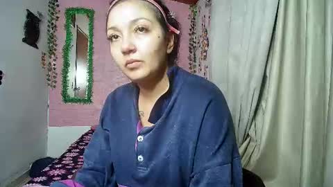 Snapshot of sexy_lolas chatting on June 10, 2026, 2:01 am sexy lolas online show from June 10, 2026, 2:01 am