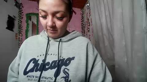 Snapshot of sexy_lolas chatting on June 23, 2026, 5:16 am sexy lolas online show from June 23, 2026, 5:16 am