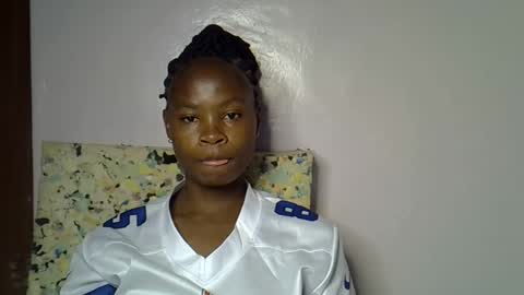 Molyne online show from February 9, 2026, 11:42 pm