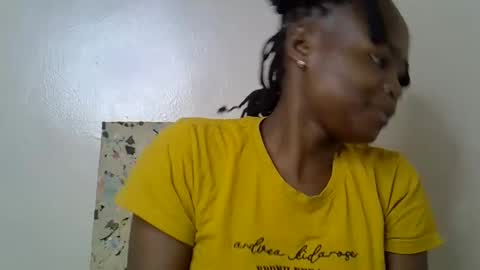 Molyne online show from March 8, 2026, 4:27 am