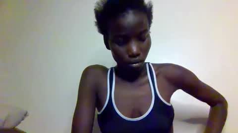sexy_petittie online show from October 8, 2025, 7:11 pm