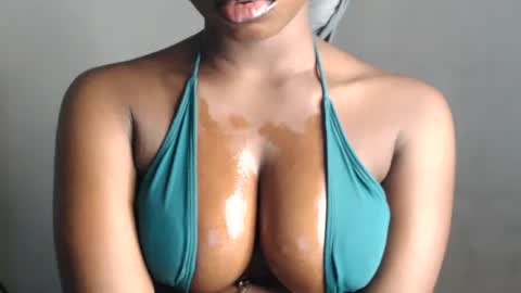 naomi online show from October 26, 2025, 2:06 am