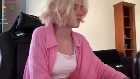 Snapshot of sexy_sweets chatting on September 13, 2025, 10:15 am Sexy-Sweets online show from September 13, 2025, 10:15 am