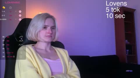 Snapshot of sexy_sweets chatting on September 18, 2025, 12:45 am Sexy-Sweets online show from September 18, 2025, 12:45 am
