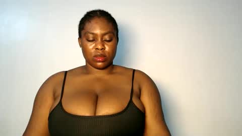 Snapshot of sexy_wetpussyy chatting on November 3, 2025, 8:43 pm Luna online show from November 3, 2025, 8:43 pm
