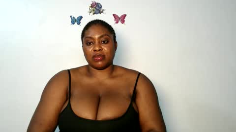 Snapshot of sexy_wetpussyy chatting on November 28, 2025, 10:45 pm Luna online show from November 28, 2025, 10:45 pm