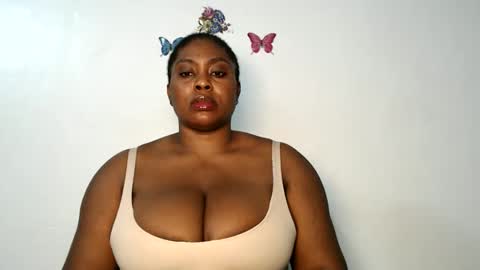 Snapshot of sexy_wetpussyy chatting on November 29, 2025, 9:18 pm Luna online show from November 29, 2025, 9:18 pm