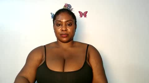 Snapshot of sexy_wetpussyy chatting on December 4, 2025, 11:13 pm Luna online show from December 4, 2025, 11:13 pm