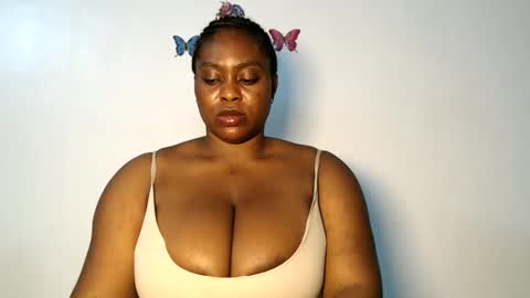 Snapshot of sexy_wetpussyy chatting on January 10, 2026, 11:53 pm Luna online show from January 10, 2026, 11:53 pm